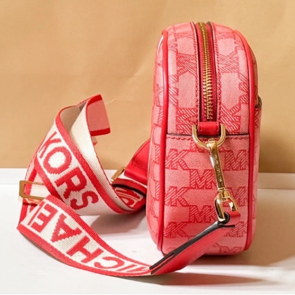 SOLD! MICHAEL KORS JET SET TRAVEL MD OVAL CAMERA CROSSBODY BAG MK DARK SANGRIA - Picture 3 of 14